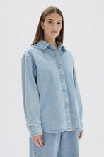 Load image into Gallery viewer, RYLEE DENIM OVERSHIRT
