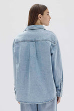 Load image into Gallery viewer, RYLEE DENIM OVERSHIRT
