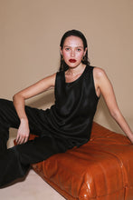 Load image into Gallery viewer, SILK SINGLET BLACK
